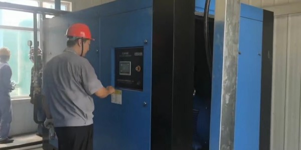 兩臺200Kw兩級壓縮空壓機完成安裝調(diào)試！