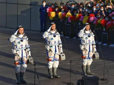 青島空壓機祝賀神州十二號載人飛船發(fā)射成功！